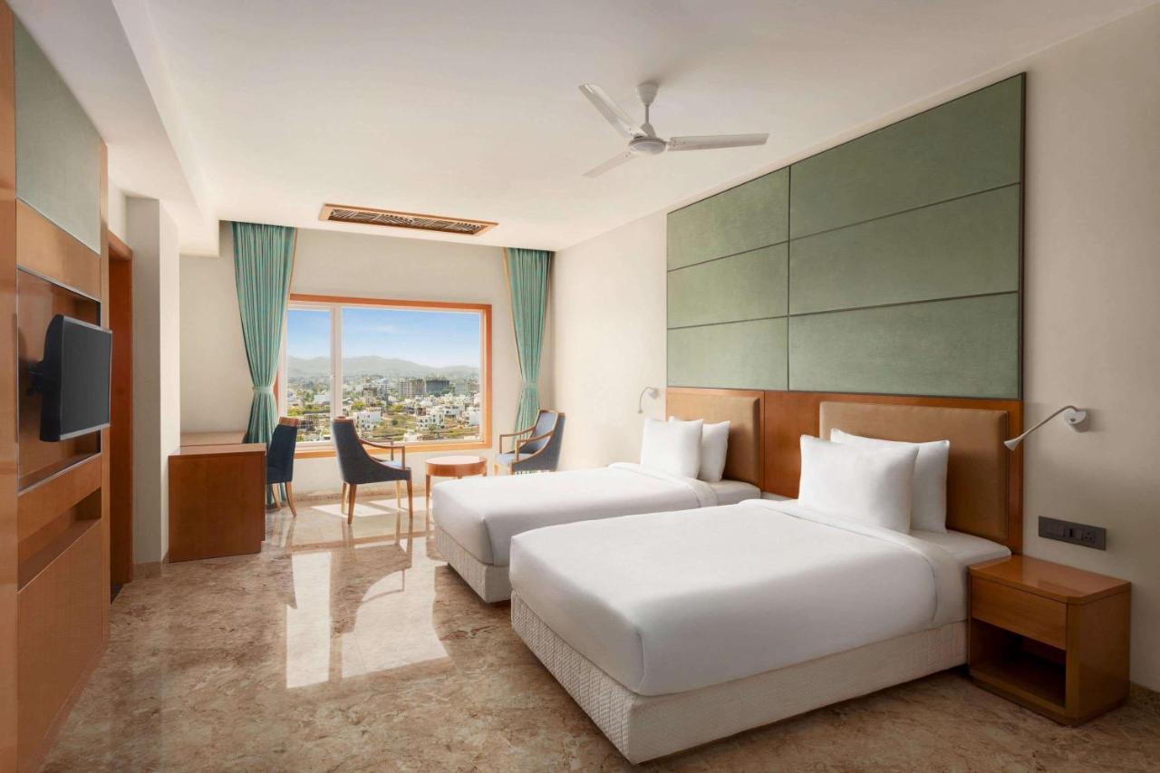 Howard Johnson By Wyndham Udaipur Roop Nagar Buitenkant foto