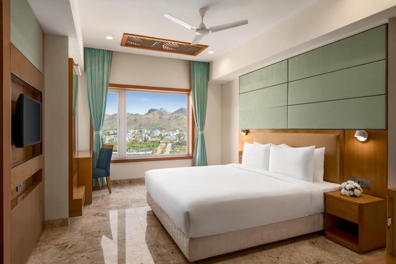 Howard Johnson By Wyndham Udaipur Roop Nagar Buitenkant foto